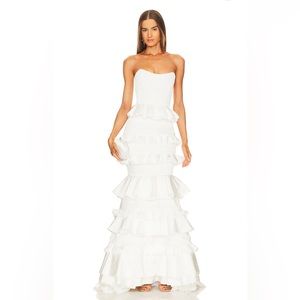 V. Chapman Milano Set in White Crinkle Brocade with detachable train. Worn once